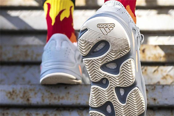 yeezy 700 inertia测评 上脚效果令人惊艳