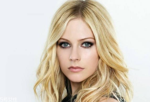 仰月唇什么意思 仰月唇怎么画好看