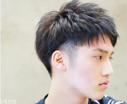 男学生发型怎么剪好看 5款帅气又稳妥的男学生发型