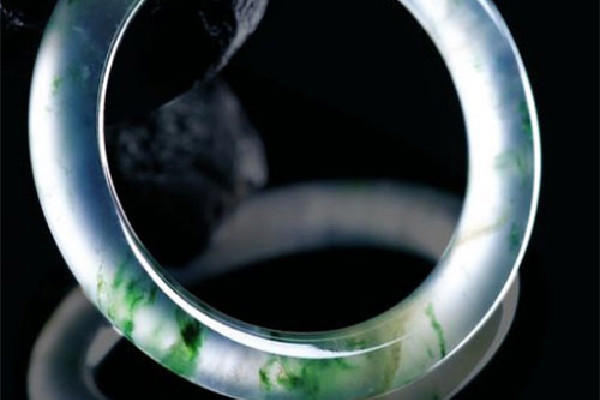 玻璃种翡翠现在什么价位 玻璃种翡翠属于什么档次