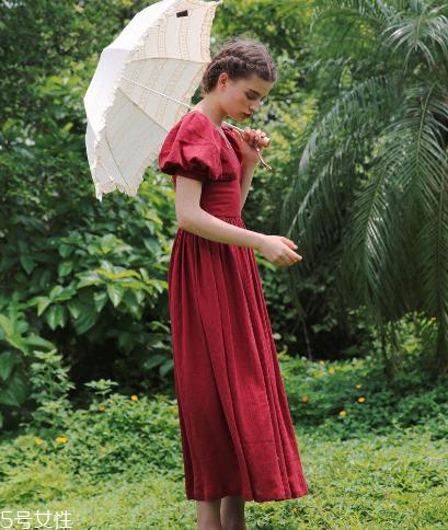 复古连衣裙怎么搭配？复古连衣裙搭配图片