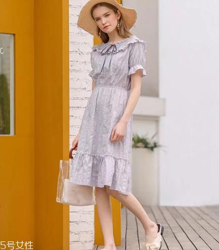 复古连衣裙怎么搭配？复古连衣裙搭配图片