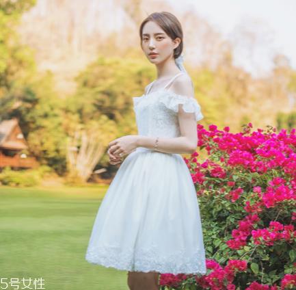 复古连衣裙怎么搭配？复古连衣裙搭配图片