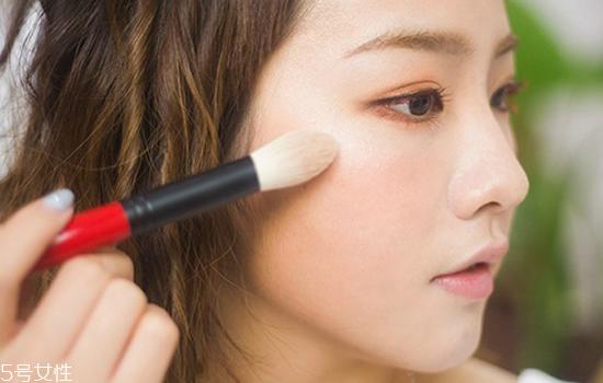 金色眼妆怎么画好看 夏日混血妆妆容教程图解