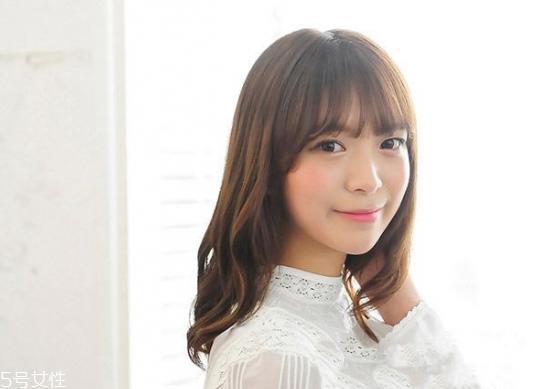 齐刘海怎么弄好看 2022年最流行的齐刘海