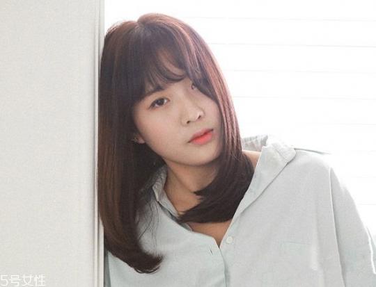 齐刘海怎么弄好看 2022年最流行的齐刘海