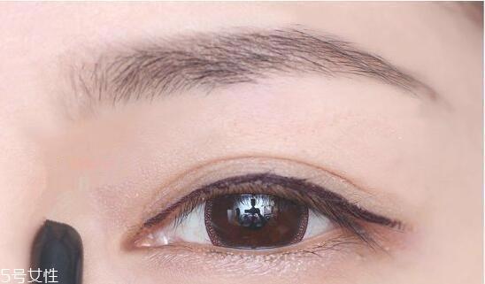 梦幻公主妆怎么画 高贵冷艳紫色公主妆教程