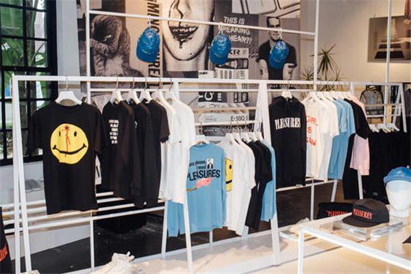 pleasures是什么牌子 美式街头品牌