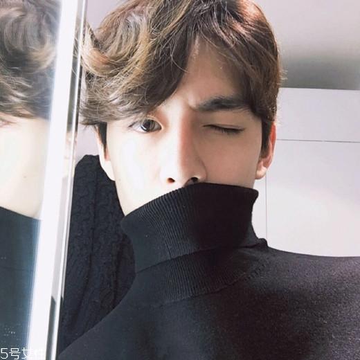 2022年最流行的发型男 男生刘海这样弄好看