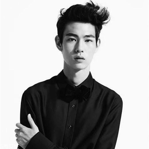 2022年最流行的发型男 男生刘海这样弄好看