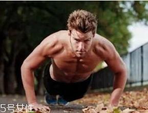 俯卧撑能练胸肌吗 这样做可以练胸肌