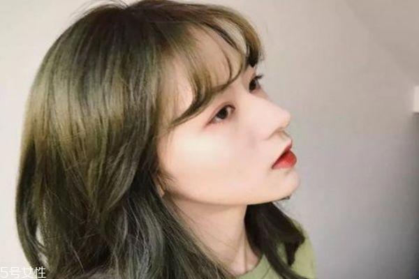 2019染什么颜色显皮肤白 2019流行染什么颜色