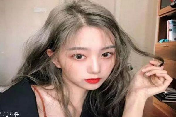 2019染什么颜色显皮肤白 2019流行染什么颜色