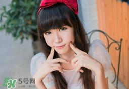 手臂上有很多小疙瘩是怎么回事_怎么办