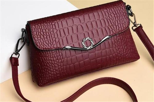 皮包脏了用什么能擦干净 皮包脏了怎么清洗的最佳方法