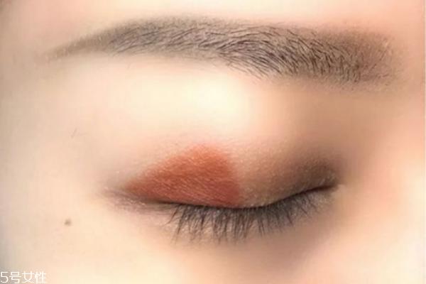 秋天妆容图片教程 最适合秋冬的眼妆
