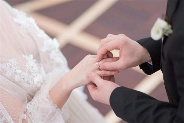 dr钻戒多少钱一枚 dr一克拉钻戒价格