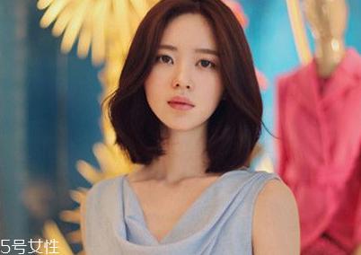 2018中短发最新发型 韩式丸子头的扎法