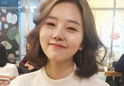 2018中短发最新发型 韩式丸子头的扎法