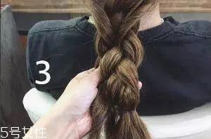 披肩发怎么弄好看图解 六款新的编发教程