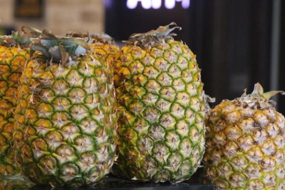 凤梨是菠萝吗 凤梨和菠萝是不是同一种水果
