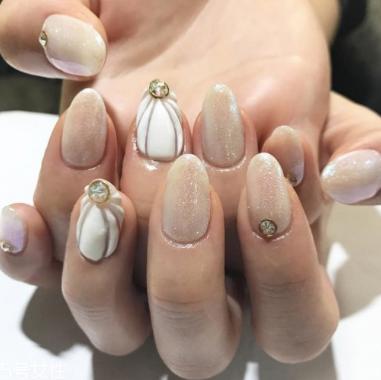 贝壳美甲图片2022新款式夏天 俏皮又仙气的4款贝壳指甲