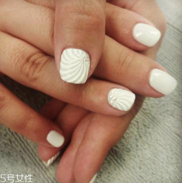 贝壳美甲图片2022新款式夏天 俏皮又仙气的4款贝壳指甲