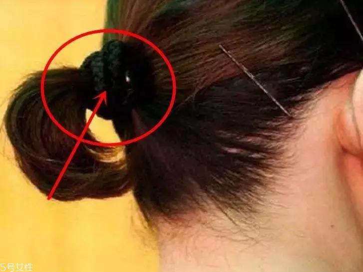 马尾怎么扎好看不勒头皮 扎马尾的正确姿势