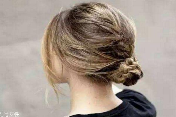 女生发型简单漂亮扎法 懒人扎出简单漂亮头发