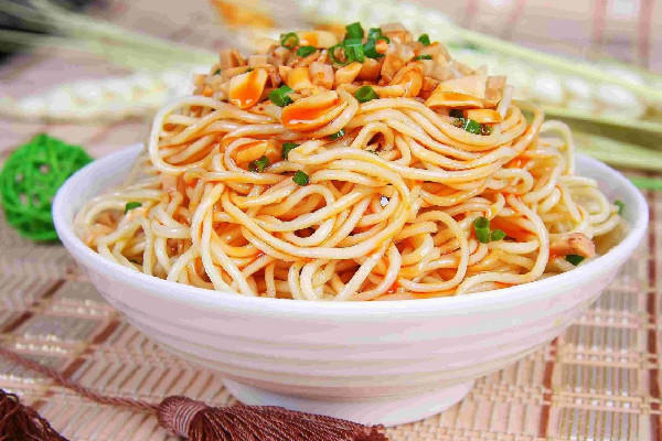 凉面的调料汁怎么调 凉面要放什么佐料才好吃