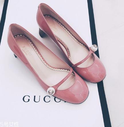 gucci鞋子一般多少钱?风靡时尚界的潮流经典