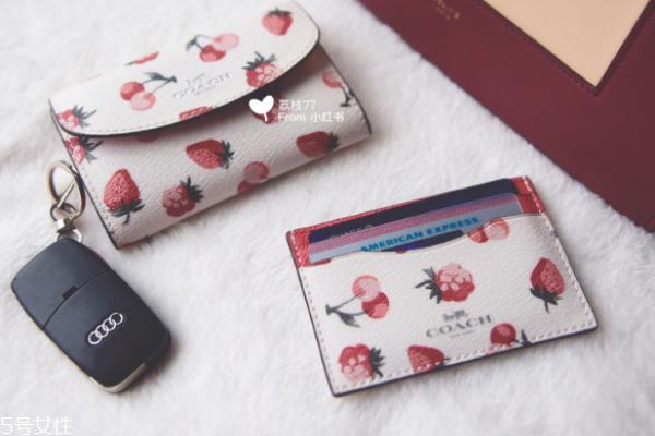 coach钱包真假辨别 学会看细节