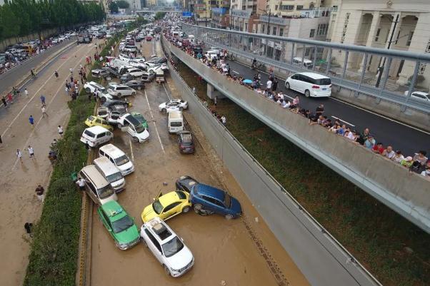 被郑州暴雨淹没的车后来都怎样了 暴雨来临要注意什么