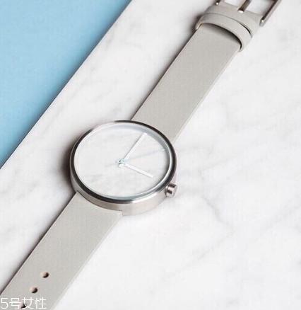 手表和手镯能一起带吗？手表和手镯怎么同时带？