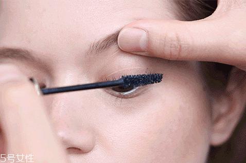 眼线笔什么颜色好看？眼线液的画法步骤