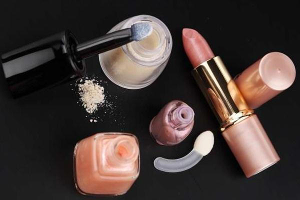 过期化妆品属于什么垃圾 过期化妆品丢什么垃圾桶