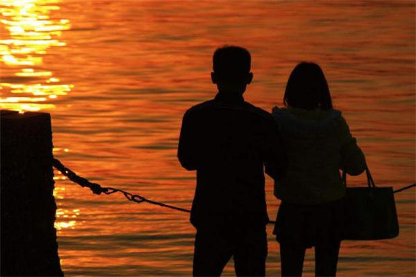 跨年怎么给女朋友惊喜 和女朋友跨年怎么过有意义