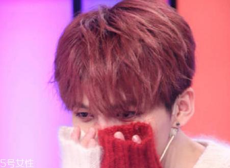 男生头发稀疏适合什么发型？圆形刘海很好看