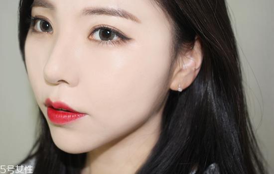 红唇妆怎么画最好看？复古红唇妆的画法