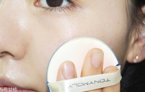 红唇妆怎么画最好看？复古红唇妆的画法