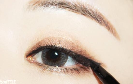 红唇妆怎么画最好看？复古红唇妆的画法