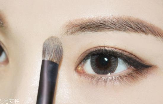 红唇妆怎么画最好看？复古红唇妆的画法