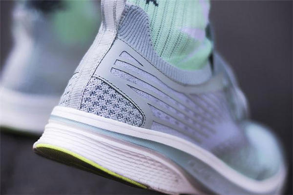 安踏氢跑鞋测评 安踏flashlite跑鞋评测