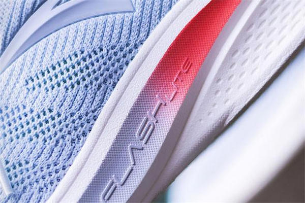 安踏氢跑鞋测评 安踏flashlite跑鞋评测