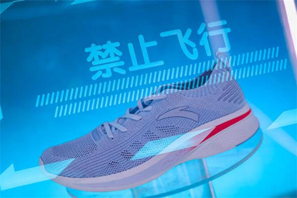 安踏氢跑鞋测评 安踏flashlite跑鞋评测