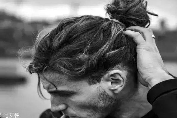 男生长发发型有哪些 男生留长发有几种发型