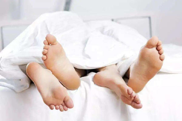 夫妻间最佳的性生活时间 夫妻性生活多久一次属正常