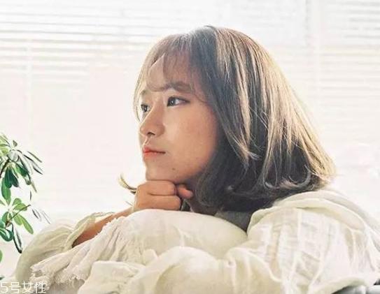 额头高的女生适合什么发型 高额头女生适合发型