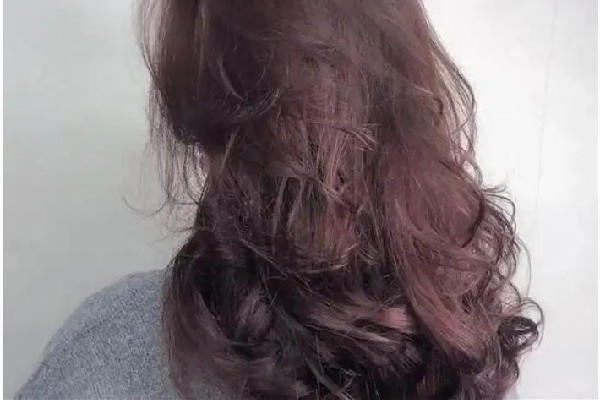 烫头发是冷烫好还是热烫好 烫头发哪种不伤头发