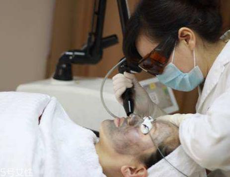 黑脸娃娃碳粉的作用 改善毛孔粗大